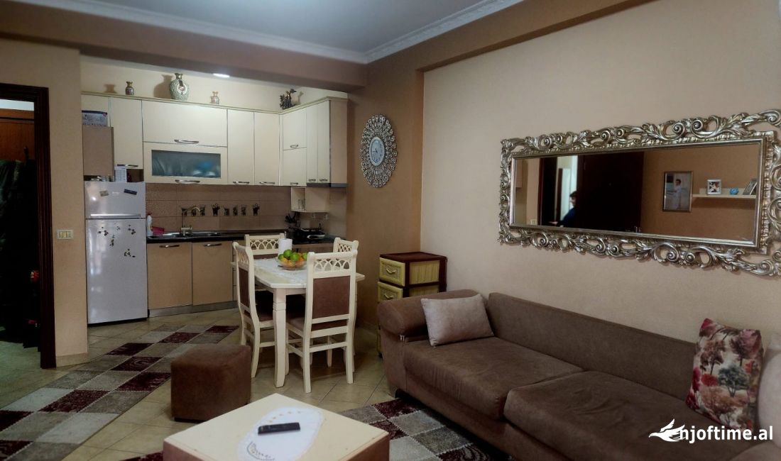 Shtepi ne shitje Apartament ne Tirane, 1+1, Mobilimi E mobiluar, Pagesa 100,000  Euro.