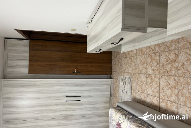 Shtepi me qera Apartament ne Tirane, 2+1, Mobilimi E mobiluar, Pagesa 600  Euro.