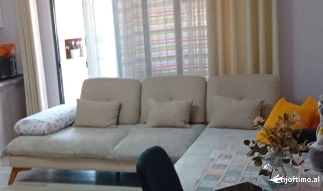 Shtepi ne shitje Apartament ne Tirane, 1+1, Mobilimi E mobiluar, Pagesa 104,000  Euro.