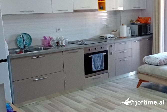 Shtepi ne shitje Apartament ne Tirane, 1+1, Mobilimi E mobiluar, Pagesa 104,000  Euro.