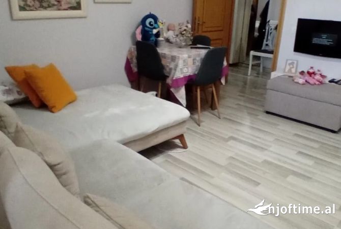 Shtepi ne shitje Apartament ne Tirane, 1+1, Mobilimi E mobiluar, Pagesa 104,000  Euro.