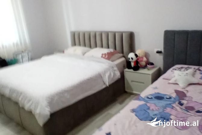 Shtepi ne shitje Apartament ne Tirane, 1+1, Mobilimi E mobiluar, Pagesa 104,000  Euro.