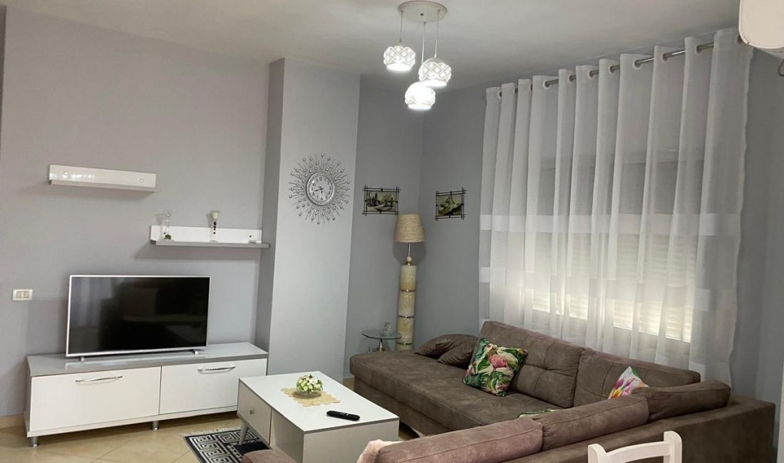 Shtepi me qera Apartament ne Tirane, 2+1, Mobilimi E mobiluar, Pagesa 500  Euro.