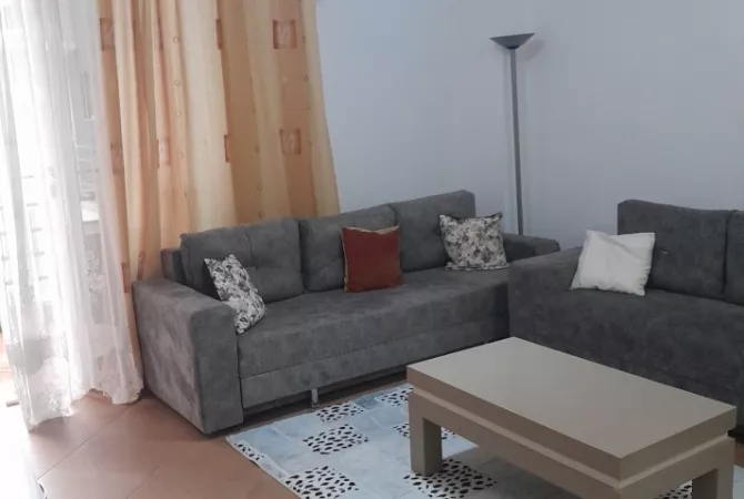 Shtepi me qera Apartament ne Tirane, 1+1, Mobilimi E mobiluar, Pagesa 370  Euro.