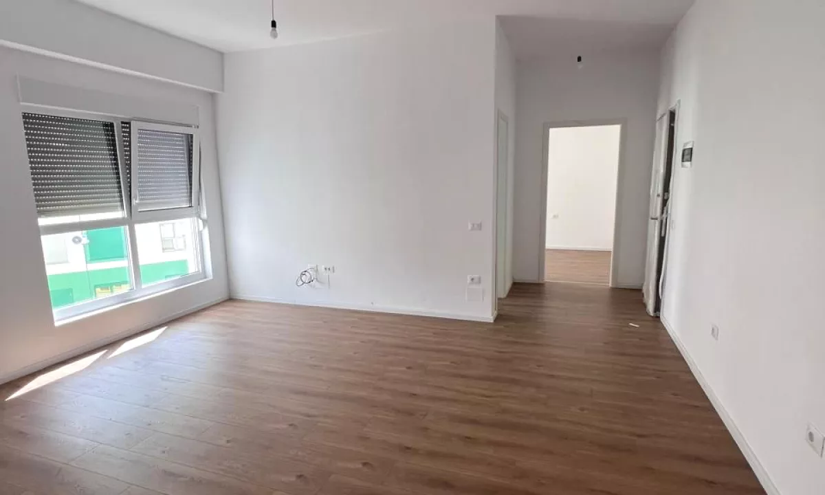 Shtepi ne shitje Apartament ne Tirane, 1+1, Mobilimi Bosh, pa mobiluar, Pagesa 96,000  Euro.