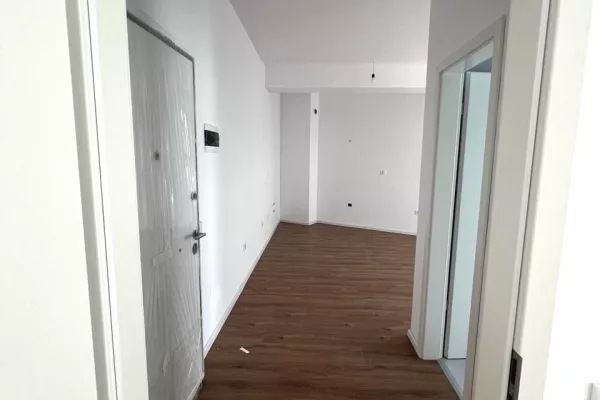 Shtepi ne shitje Apartament ne Tirane, 1+1, Mobilimi Bosh, pa mobiluar, Pagesa 96,000  Euro.