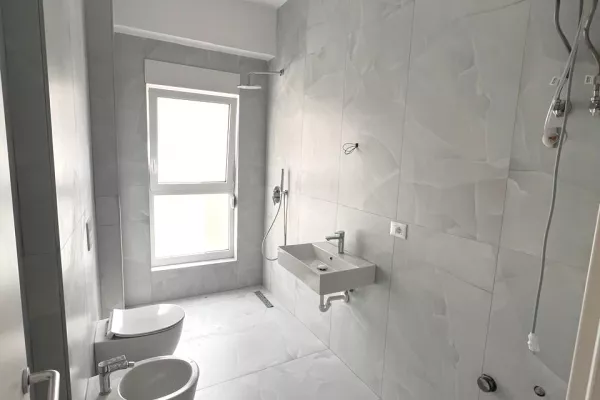 Shtepi ne shitje Apartament ne Tirane, 1+1, Mobilimi Bosh, pa mobiluar, Pagesa 96,000  Euro.