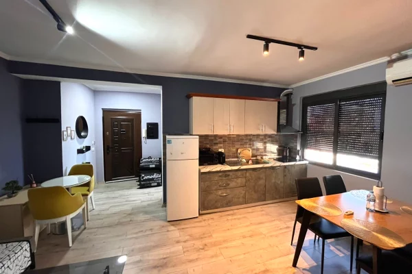 Shtepi me qera Apartament ne Tirane, 2+1, Mobilimi E mobiluar, Pagesa 55,000  Leke.