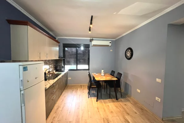 Shtepi me qera Apartament ne Tirane, 2+1, Mobilimi E mobiluar, Pagesa 55,000  Leke.