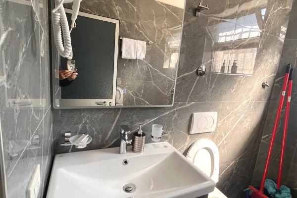 Shtepi me qera Apartament ne Tirane, 2+1, Mobilimi E mobiluar, Pagesa 55,000  Leke.