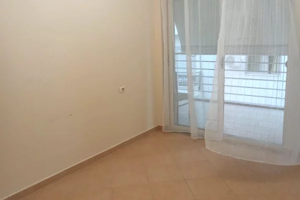 Shtepi me qera Apartament ne Tirane, 3+1, Mobilimi E mobiluar, Pagesa 750  Euro.