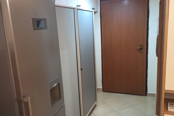 Shtepi me qera Apartament ne Tirane, 3+1, Mobilimi E mobiluar, Pagesa 750  Euro.