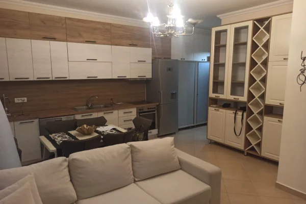 Jepet me qira 3+1+2 LIQENI I THATE 750€