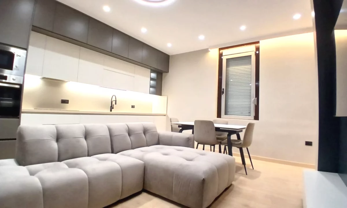 Shtepi me qera Apartament ne Tirane, 3+1, Mobilimi E mobiluar, Pagesa 1,200  Euro.