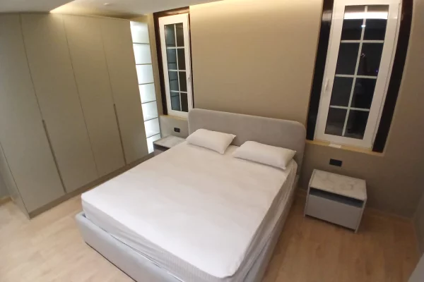 Shtepi me qera Apartament ne Tirane, 3+1, Mobilimi E mobiluar, Pagesa 1,200  Euro.