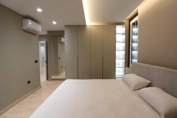 Shtepi me qera Apartament ne Tirane, 3+1, Mobilimi E mobiluar, Pagesa 1,200  Euro.