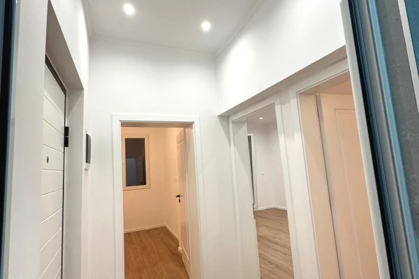 Shtepi ne shitje Apartament ne Tirane, 2+1, Mobilimi Bosh, pa mobiluar, Pagesa 168,000  Euro.