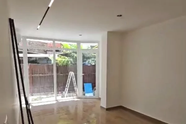 1+1 bosh ME QERA PER BIZNES - RRUGA QEMAL STAFA 50.000 leke