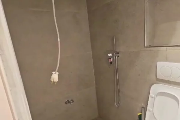 Shtepi me qera Apartament ne Tirane, 1+1, Mobilimi Bosh, pa mobiluar, Pagesa 50,000  Leke.