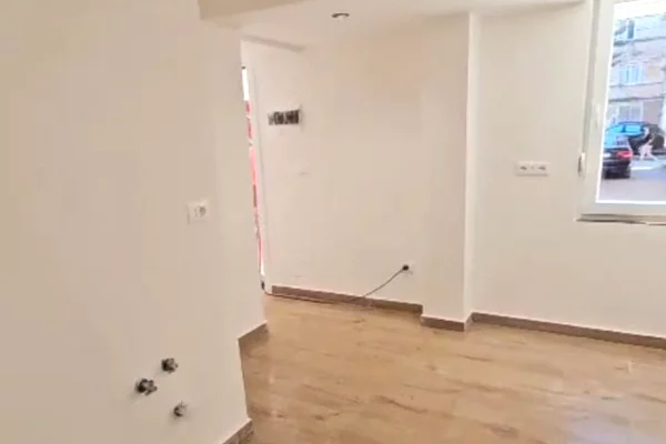 Shtepi me qera Apartament ne Tirane, 1+1, Mobilimi Bosh, pa mobiluar, Pagesa 50,000  Leke.