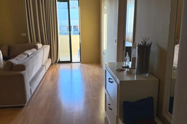 Shtepi me qera Apartament ne Tirane, 1+1, Mobilimi E mobiluar, Pagesa 45,000  Leke.