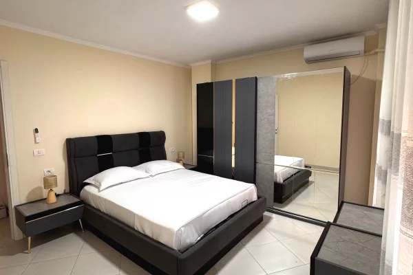 Shtepi me qera Apartament ne Tirane, 2+1, Mobilimi E mobiluar, Pagesa 75,000  Leke.