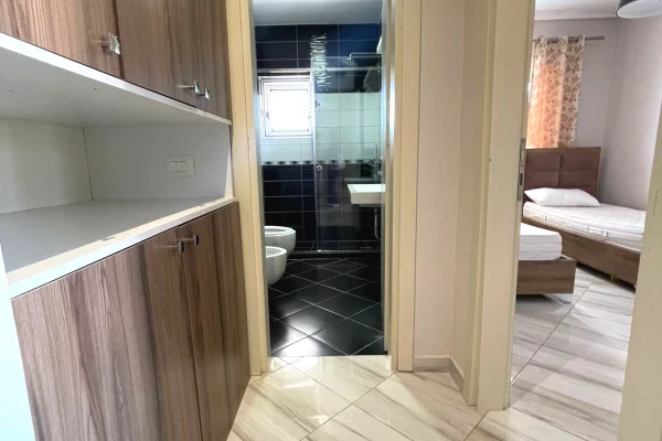 Shtepi me qera Apartament ne Tirane, 2+1, Mobilimi E mobiluar, Pagesa 750  Euro.