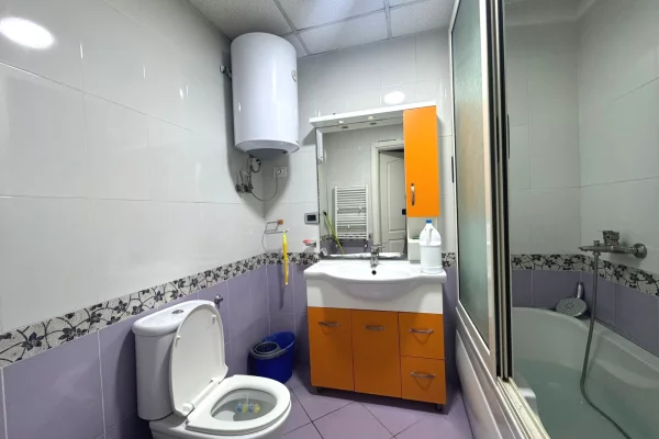 Shtepi me qera Apartament ne Tirane, 2+1, Mobilimi E mobiluar, Pagesa 550  Euro.