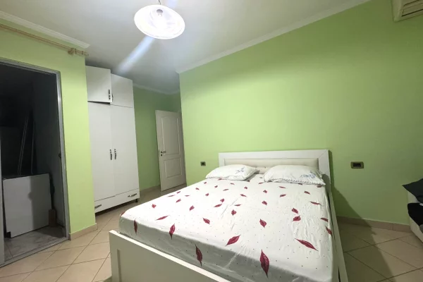 Shtepi me qera Apartament ne Tirane, 2+1, Mobilimi E mobiluar, Pagesa 550  Euro.