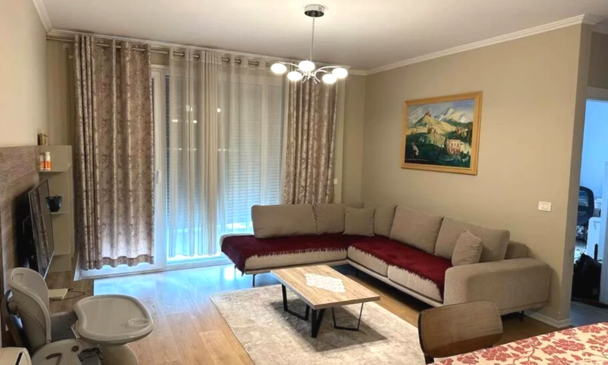 Shtepi me qera Apartament ne Tirane, 2+1, Mobilimi E mobiluar, Pagesa 800  Euro.