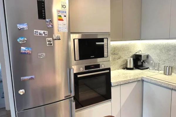 Shtepi me qera Apartament ne Tirane, 2+1, Mobilimi E mobiluar, Pagesa 800  Euro.