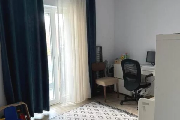 Shtepi me qera Apartament ne Tirane, 2+1, Mobilimi E mobiluar, Pagesa 800  Euro.