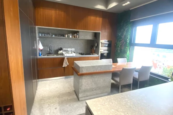 Shtepi me qera Apartament ne Tirane, 3+1, Mobilimi E mobiluar, Pagesa 1,700  Euro.