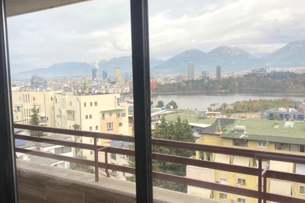 Shtepi me qera Apartament ne Tirane, 3+1, Mobilimi E mobiluar, Pagesa 1,700  Euro.