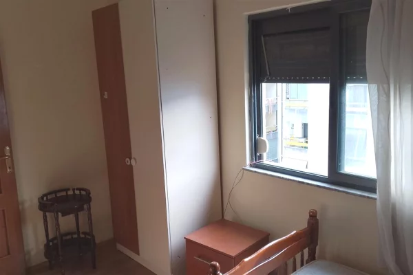 Shtepi me qera Apartament ne Tirane, 2+1, Mobilimi E mobiluar, Pagesa 50,000  Leke.