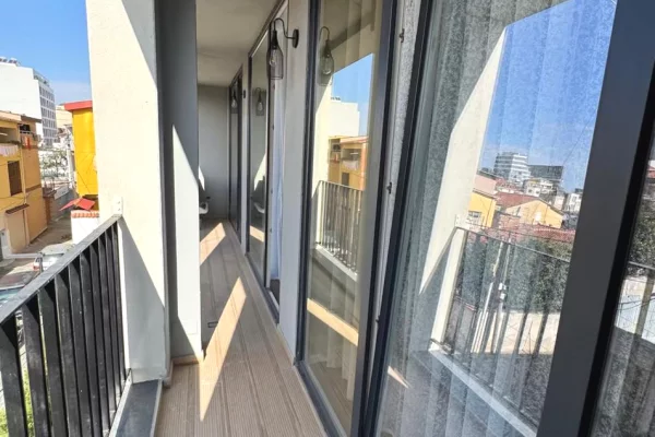 Shtepi me qera Apartament ne Tirane, 2+1, Mobilimi E mobiluar, Pagesa 90,000  Leke.