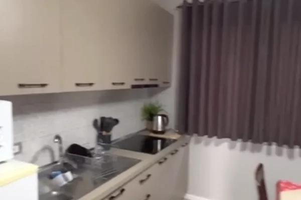 Shtepi me qera Apartament ne Tirane, 2+1, Mobilimi E mobiluar, Pagesa 52,000  Leke.