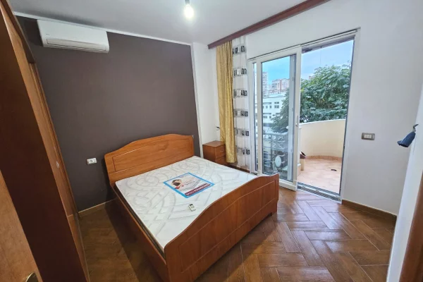 Shtepi me qera Apartament ne Tirane, 3+1, Mobilimi E mobiluar, Pagesa 70,000  Leke.