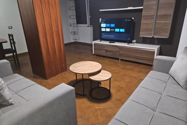 Shtepi me qera Apartament ne Tirane, 3+1, Mobilimi E mobiluar, Pagesa 70,000  Leke.