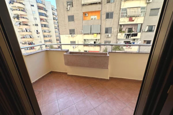 Shtepi me qera Apartament ne Tirane, 2+1, Mobilimi Bosh, pa mobiluar, Pagesa 65,000  Leke.