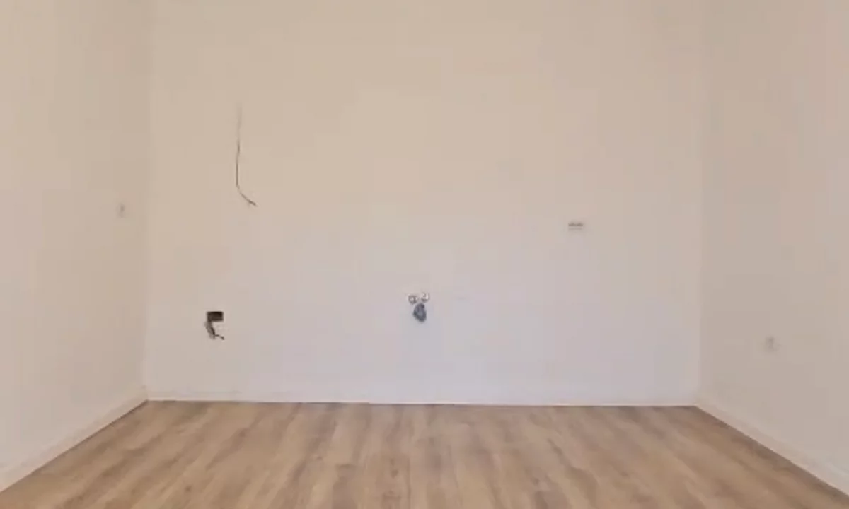 Shtepi ne shitje Apartament ne Tirane, 1+1, Mobilimi Bosh, pa mobiluar, Pagesa 98,000  Euro.