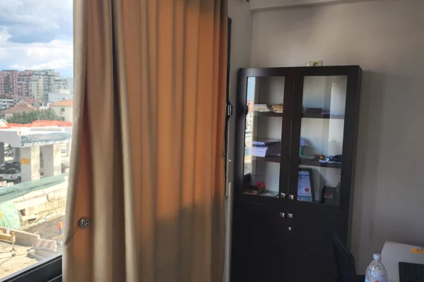 Shtepi me qera Apartament ne Tirane, 1+1, Mobilimi Bosh, pa mobiluar, Pagesa 30,000  Leke.