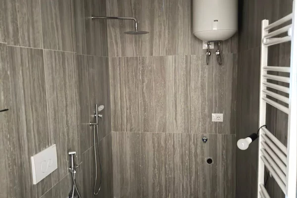 Shtepi me qera Apartament ne Tirane, 1+1, Mobilimi Bosh, pa mobiluar, Pagesa 70,000  Leke.