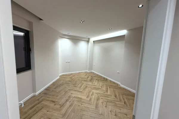 Shtepi me qera Apartament ne Tirane, 2+1, Mobilimi Bosh, pa mobiluar, Pagesa 1,000  Euro.