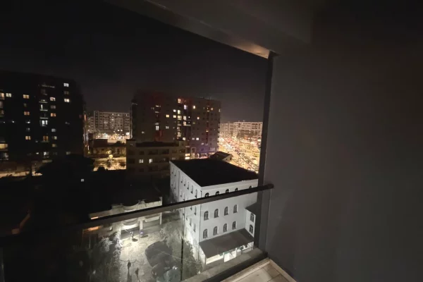 Shtepi me qera Apartament ne Tirane, 2+1, Mobilimi Bosh, pa mobiluar, Pagesa 1,000  Euro.