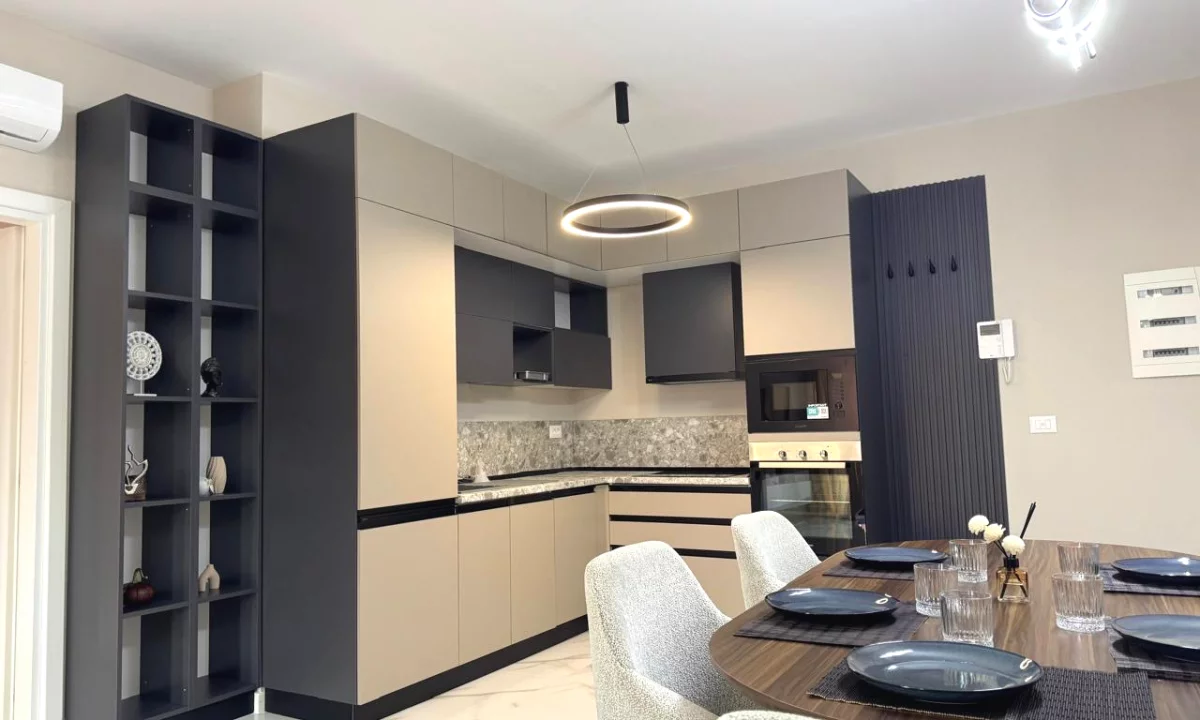 Shtepi me qera Apartament ne Tirane, 3+1, Mobilimi E mobiluar, Pagesa 1,900  Euro.