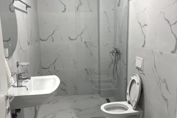 Shtepi me qera Apartament ne Tirane, 3+1, Mobilimi E mobiluar, Pagesa 1,900  Euro.