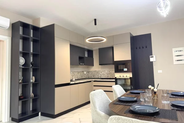 Jepet me qira 3+1+2 Rr. E Kavajes 1900€