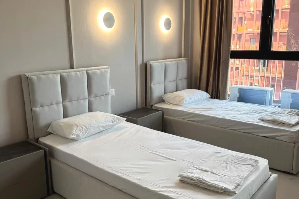 Shtepi me qera Apartament ne Tirane, 3+1, Mobilimi E mobiluar, Pagesa 1,900  Euro.