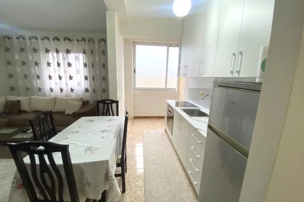 Shtepi me qera Apartament ne Tirane, 1+1, Mobilimi E mobiluar, Pagesa 55,000  Leke.